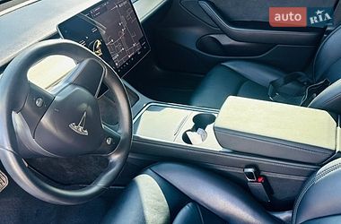 Седан Tesla Model 3 2019 в Киеве
