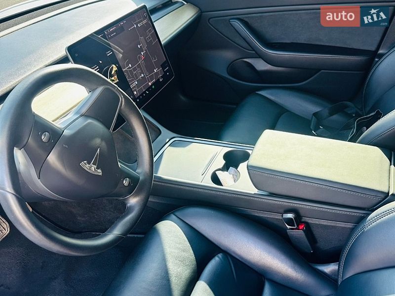 Седан Tesla Model 3 2019 в Киеве
