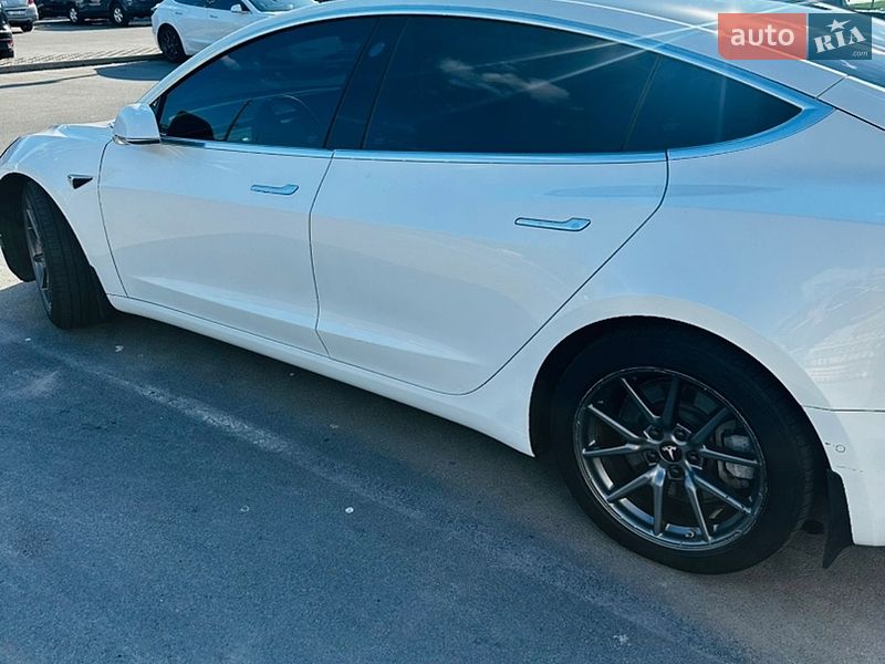 Седан Tesla Model 3 2019 в Киеве