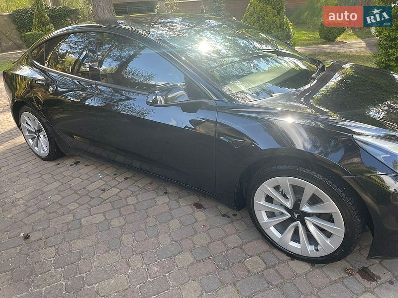Седан Tesla Model 3 2023 в Львові