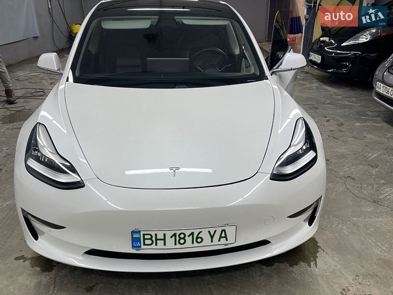 Седан Tesla Model 3 2019 в Одессе