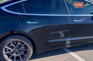 Седан Tesla Model 3 2019 в Львове