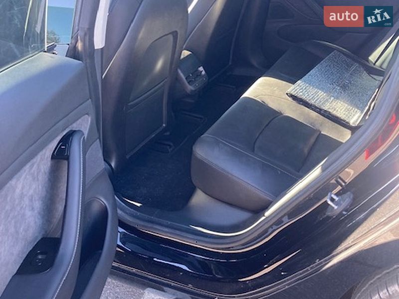 Седан Tesla Model 3 2019 в Львове