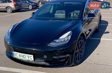 Седан Tesla Model 3 2019 в Львове