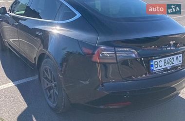 Седан Tesla Model 3 2019 в Львове