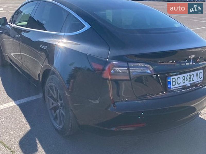 Седан Tesla Model 3 2019 в Львове