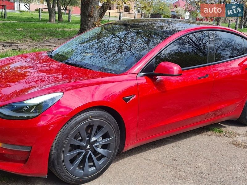 Седан Tesla Model 3 2022 в Черкассах