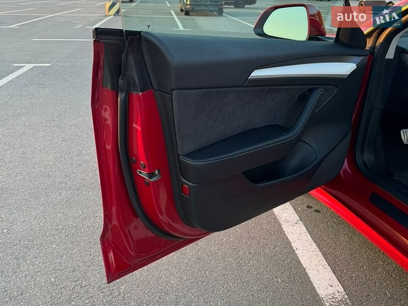 Седан Tesla Model 3 2022 в Киеве