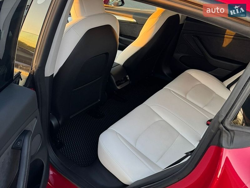 Седан Tesla Model 3 2022 в Киеве