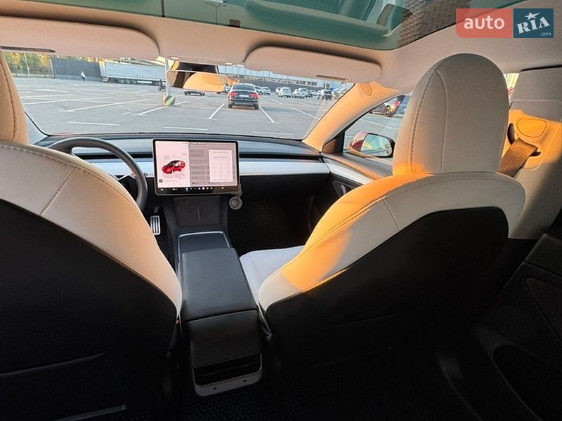Седан Tesla Model 3 2022 в Киеве