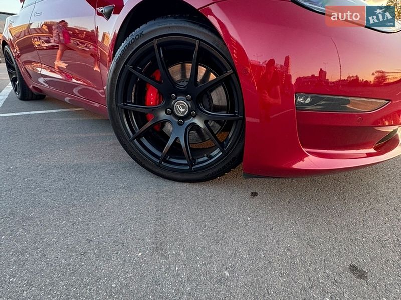 Седан Tesla Model 3 2022 в Киеве