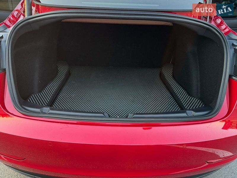 Седан Tesla Model 3 2022 в Киеве