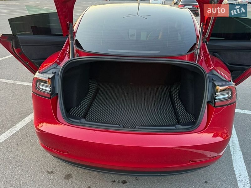 Седан Tesla Model 3 2022 в Киеве