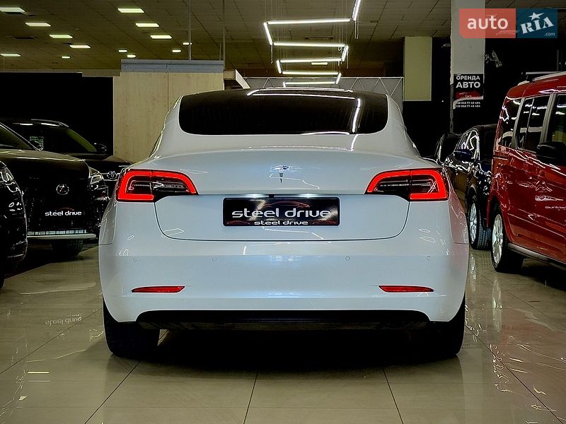 Седан Tesla Model 3 2019 в Николаеве