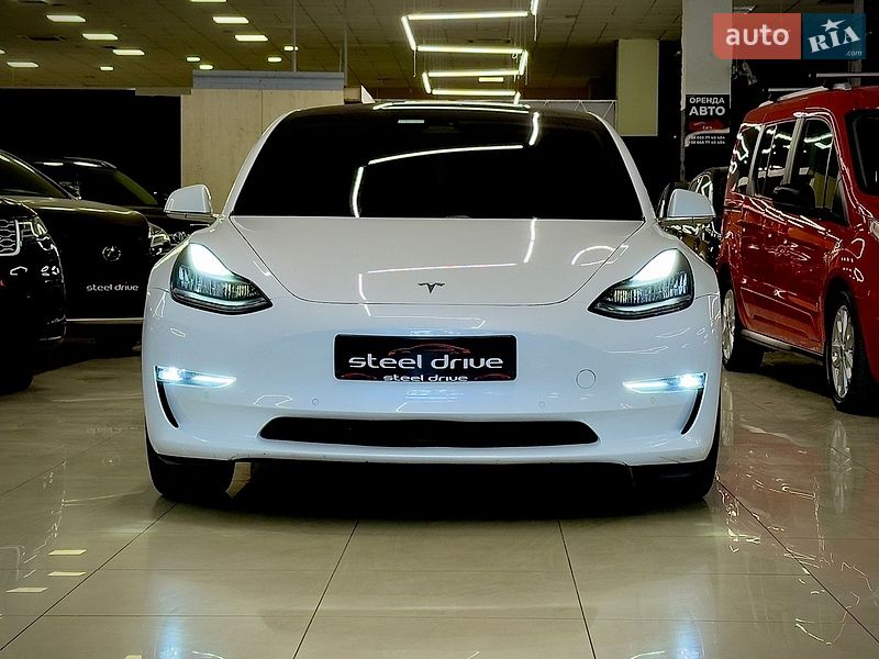 Седан Tesla Model 3 2019 в Николаеве