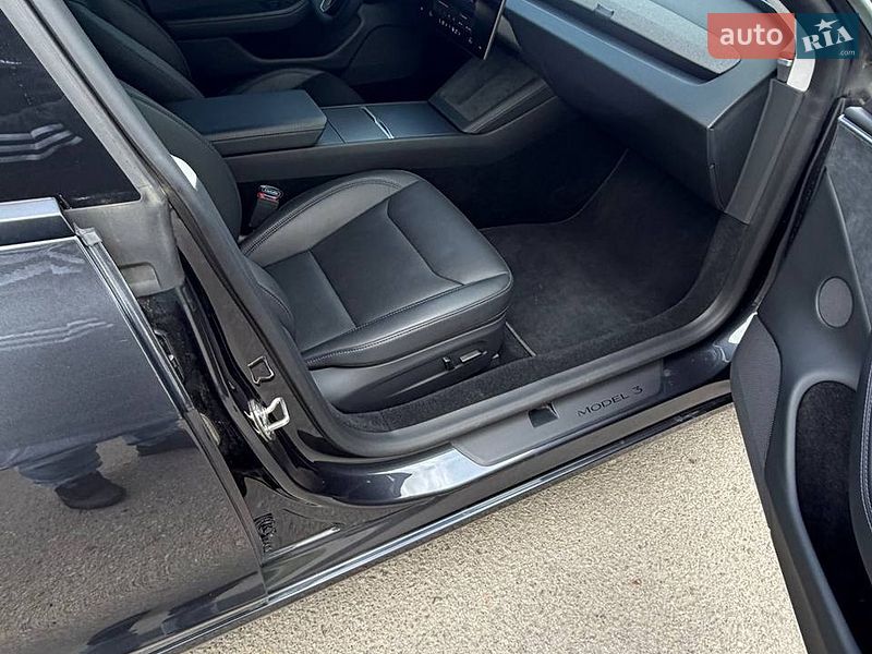 Седан Tesla Model 3 2024 в Ивано-Франковске