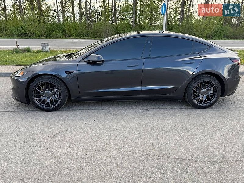 Седан Tesla Model 3 2024 в Ивано-Франковске