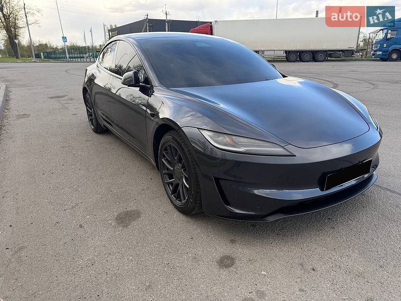 Седан Tesla Model 3 2024 в Ивано-Франковске