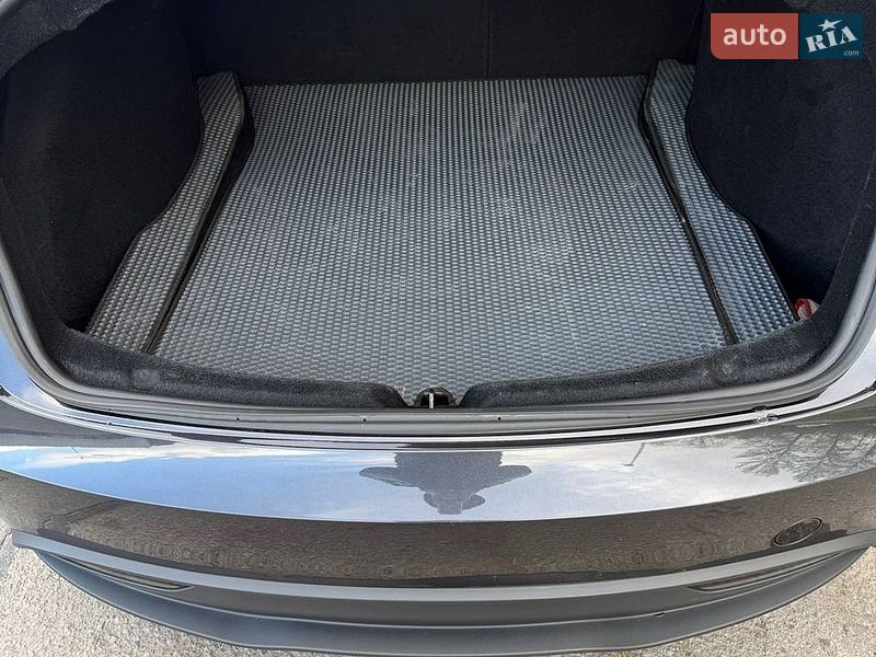 Седан Tesla Model 3 2024 в Ивано-Франковске