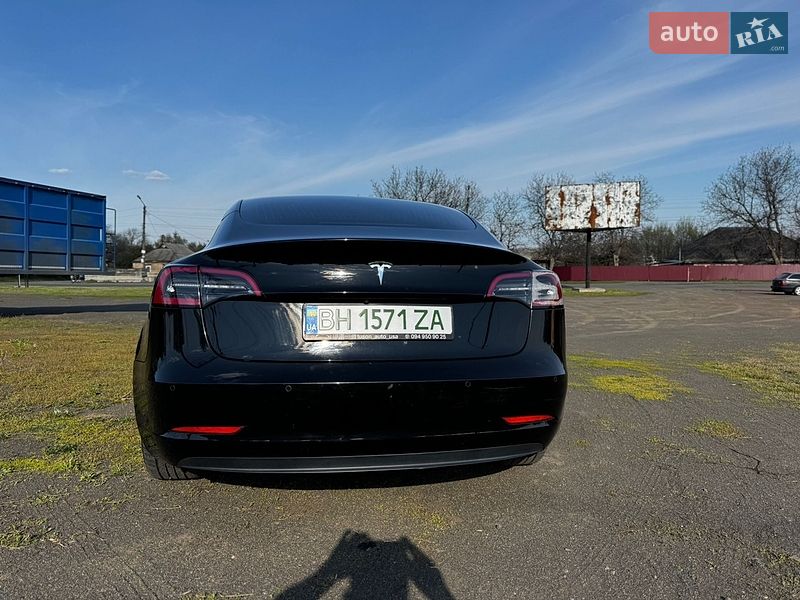 Седан Tesla Model 3 2018 в Киеве