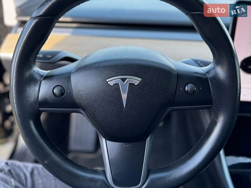 Седан Tesla Model 3 2018 в Киеве