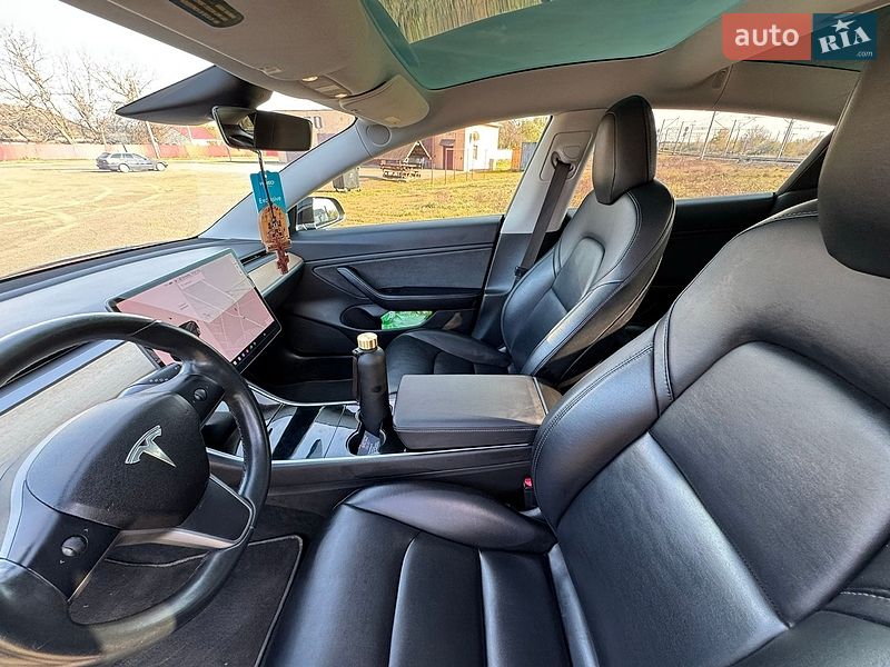 Седан Tesla Model 3 2018 в Киеве