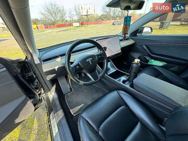 Седан Tesla Model 3 2018 в Киеве