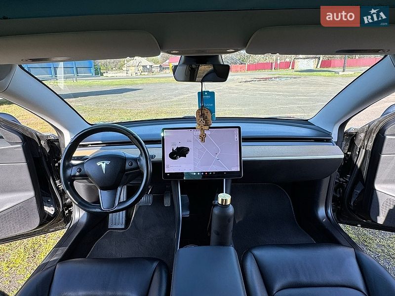 Седан Tesla Model 3 2018 в Киеве