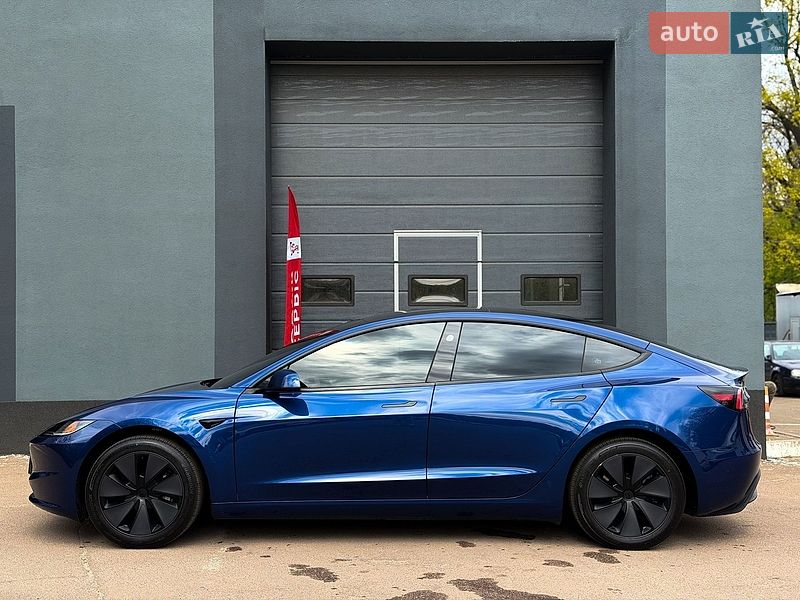 Седан Tesla Model 3 2025 в Києві
