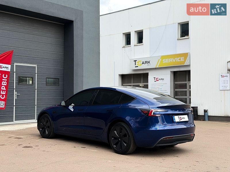 Седан Tesla Model 3 2025 в Києві
