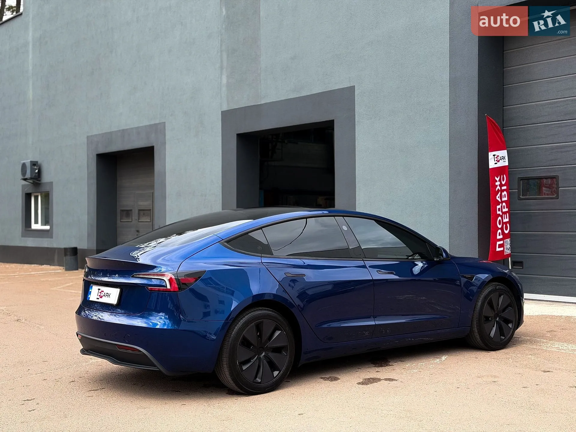 2025 Tesla Model 3 - мініатюра 10