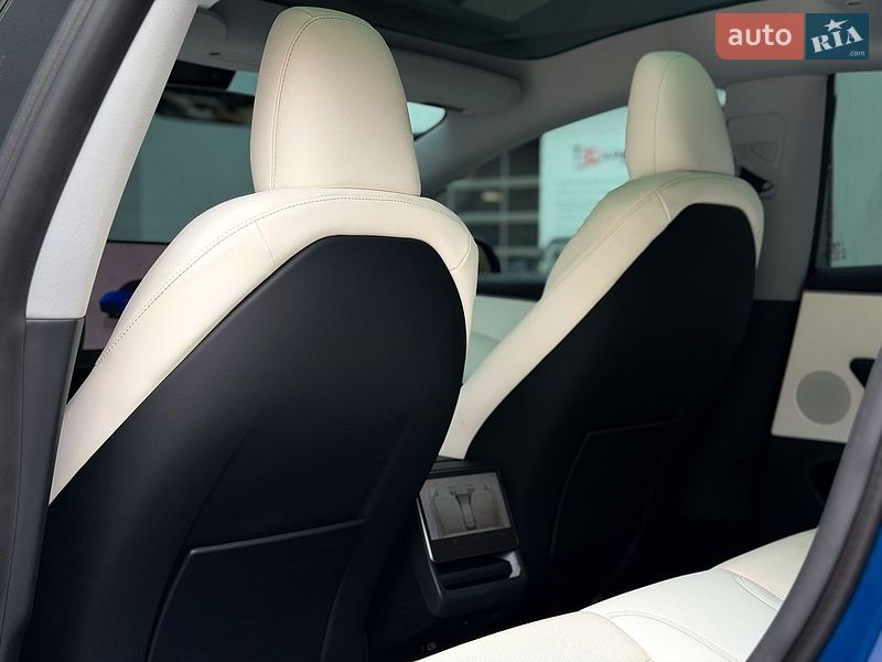 Седан Tesla Model 3 2025 в Києві