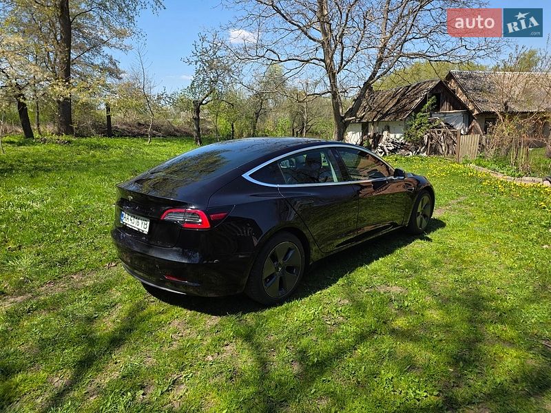 Седан Tesla Model 3 2018 в Бердичеве