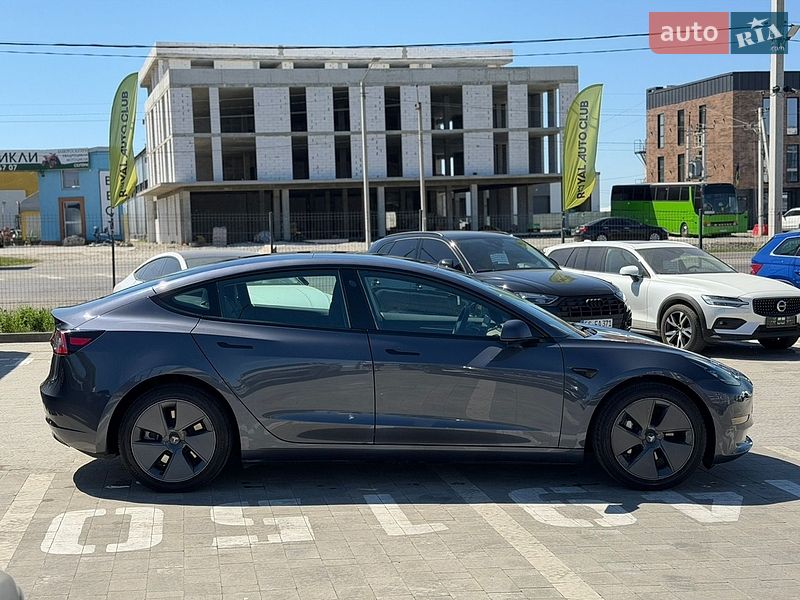 Седан Tesla Model 3 2023 в Львове