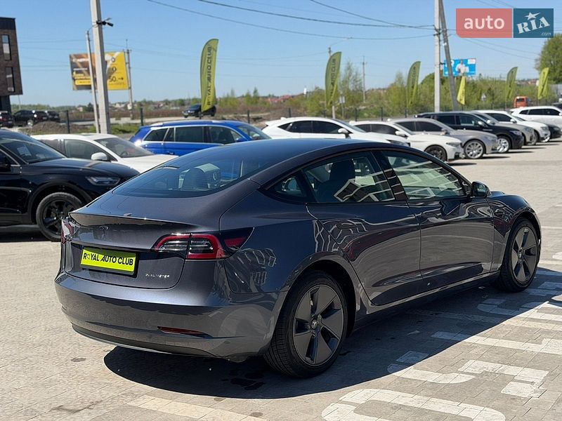Седан Tesla Model 3 2023 в Львове