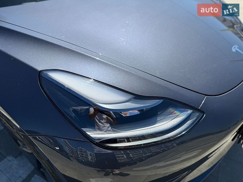 Седан Tesla Model 3 2023 в Львове