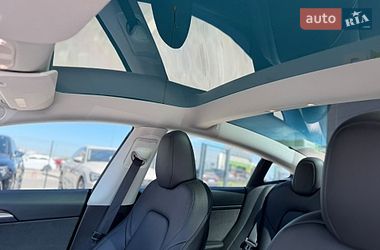 Седан Tesla Model 3 2023 в Львове