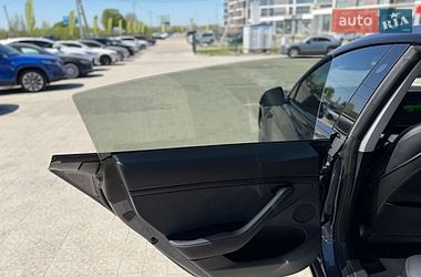 Седан Tesla Model 3 2023 в Львове