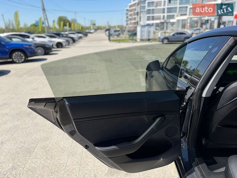Седан Tesla Model 3 2023 в Львове