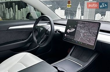 Седан Tesla Model 3 2021 в Чернигове
