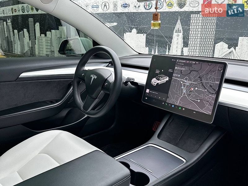 Седан Tesla Model 3 2021 в Чернигове