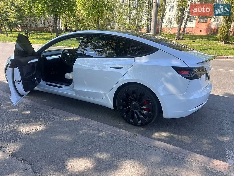Седан Tesla Model 3 2021 в Чернигове