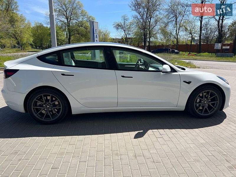 Седан Tesla Model 3 2023 в Днепре