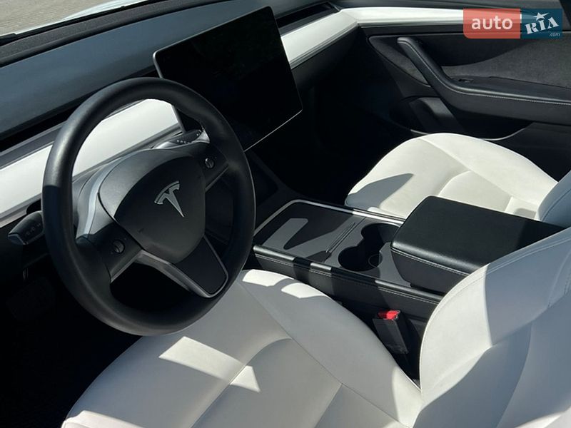 Седан Tesla Model 3 2023 в Днепре