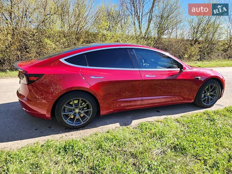 Седан Tesla Model 3 2018 в Тернополі