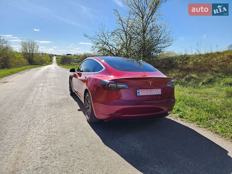 Седан Tesla Model 3 2018 в Тернополі