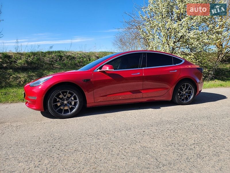 Седан Tesla Model 3 2018 в Тернополі