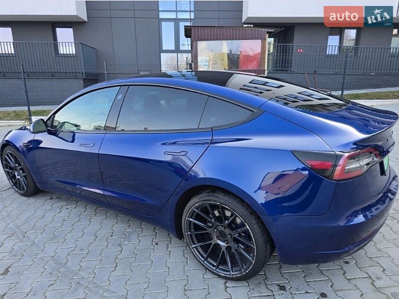 Седан Tesla Model 3 2019 в Львові