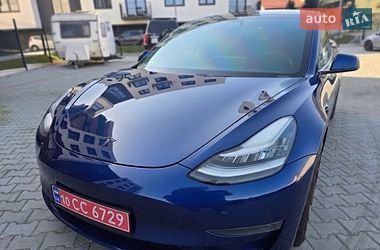 Седан Tesla Model 3 2019 в Львові
