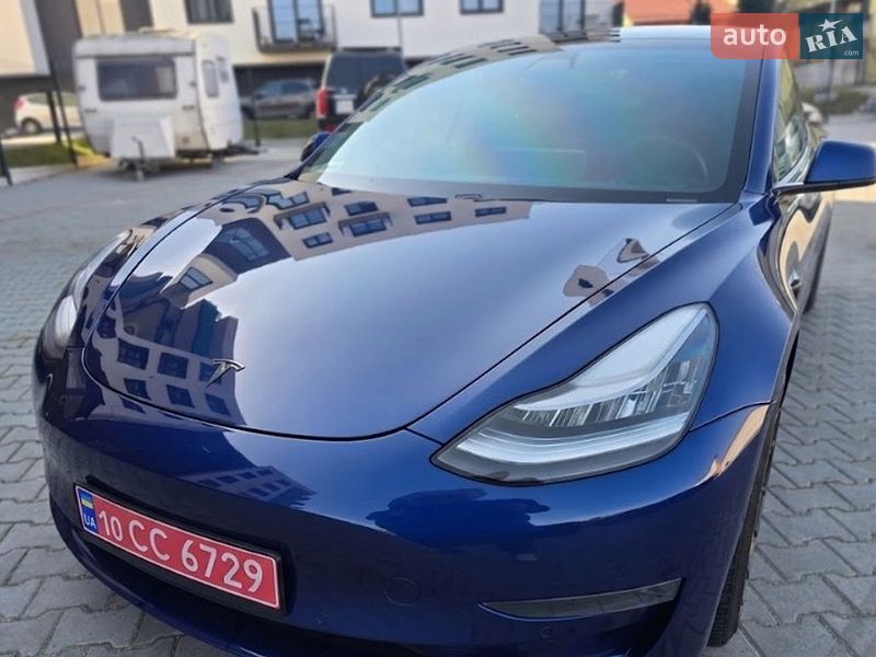Седан Tesla Model 3 2019 в Львові
